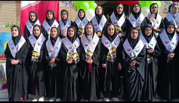 آوای وفاداری نسل جدید؛ سرود دانش‌آموزان شهید بهمنی خلیل آباد در دهه فجر