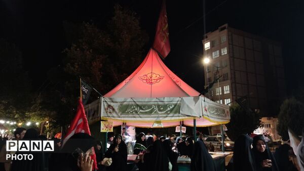 تجمع گسترده مردم در بلوار فضل در شب ۱۶۴