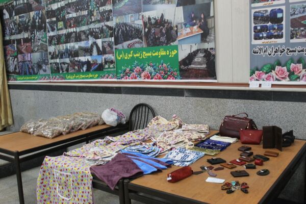 نمایشگاه صنایع دستی ملکان فرصتی برای دیدن و خرید آثار بومی