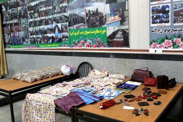 نمایشگاه صنایع دستی ملکان فرصتی برای دیدن و خرید آثار بومی