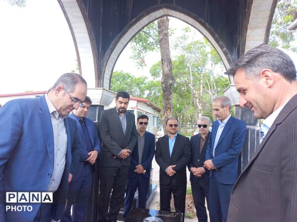 آیین غبارروبی و عطرافشانی مزار شهدای فرهنگی در مرند