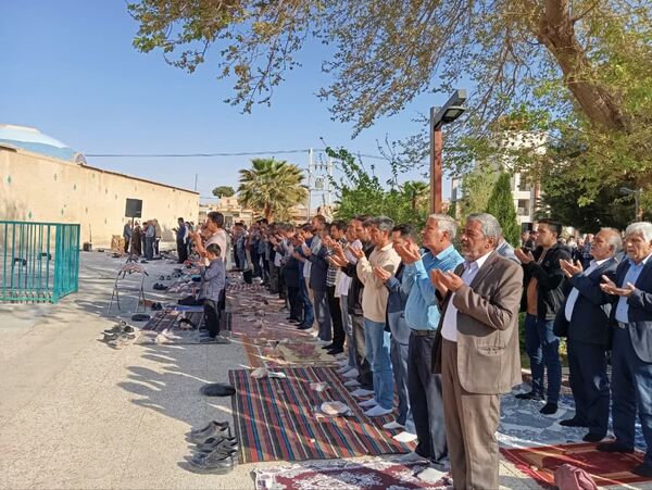 برپایی نماز عید سعید فطر در پارک شهدای کوچه بیوک