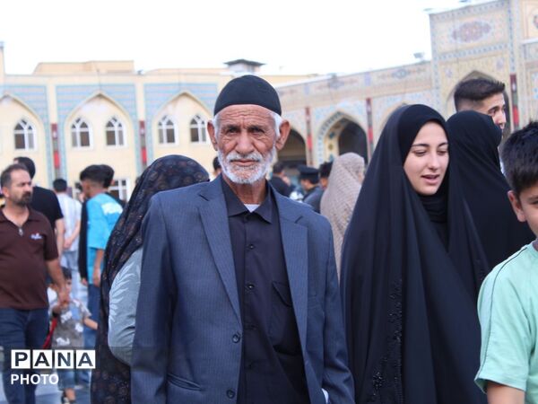بارگاه منوّر رضوی در سالروز شهادت امام رضا (ع) یکپارچه سیاهپوش و لبریز از سوز و گداز عزاداران شد