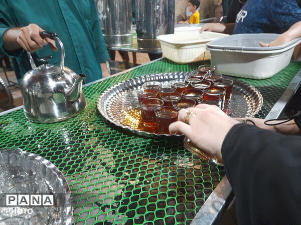  خدمت رسانی چایخانه حضرت زهرا 