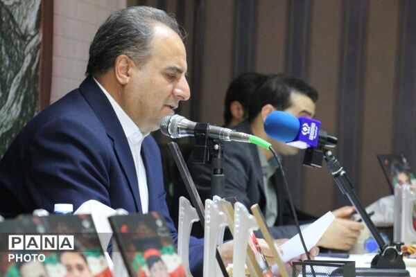 نشست خبری مدیرکل آموزش و پرورش آذربایجان شرقی با اصحاب رسانه به‌مناسبت هفته گرامیداشت مقام معلم