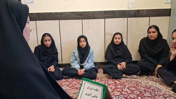 نخستین جلسه شورای دانش‌آموزی مدرسه مادر مهربان خلیل آباد 