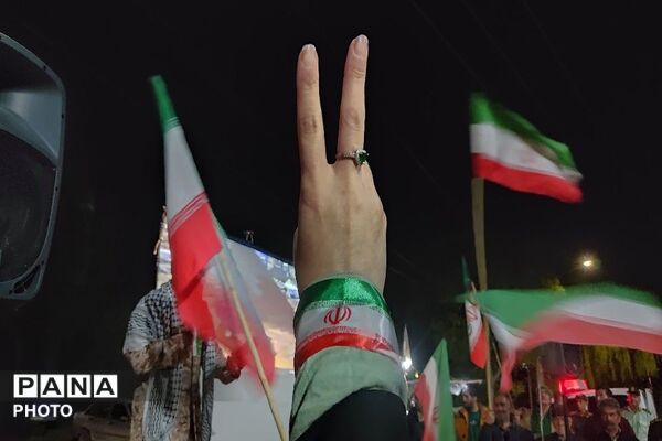 یک دنیا شاهد و مبهوت از حضور خیابانی مردم شهر بار