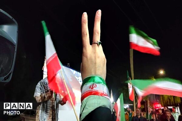 یک دنیا شاهد و مبهوت از حضور خیابانی مردم شهر بار