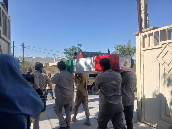 مراسم تشییع شهید گمنام در دبیرستان فرزانگان میناب