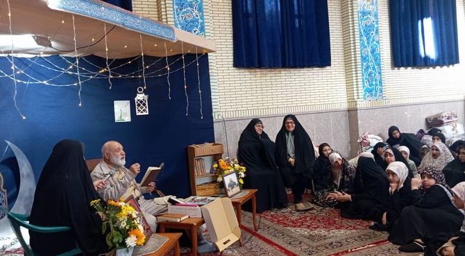 حضور پدر شهیده کرباسی در رزمایش بزرگ اعتکاف دانش‌آموزی 