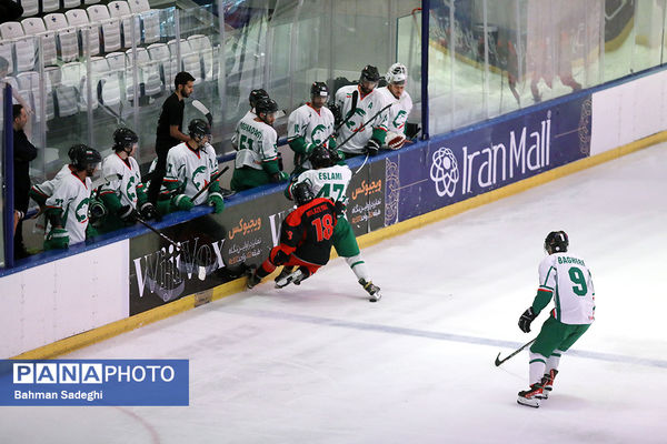 دیدار تیم ملی هاکی روی یخ ایران و تیم جوانان