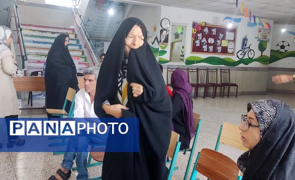 مردم نیشابور به نیابت از شهدا به پای صندوق رای آمدند