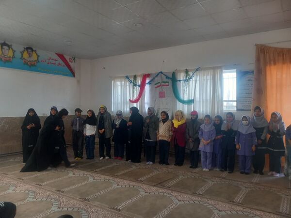 جشن۲۲ بهمن در مدرسه تکتم روستای مهدی آباد خلیل آباد 