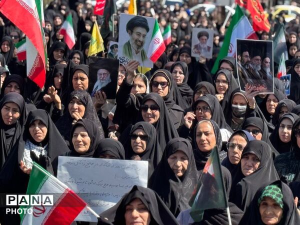 خروش مؤمنان در دسته عزاداری رهبر