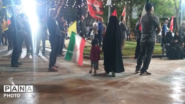 میدان شهر زیر پرچم ایران؛ مردم پای آرمان‌های وطن