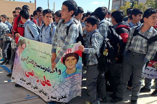 طنین فریاد مرگ‌بر استکبار در آسمان شهر صغاد