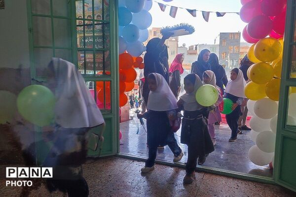 جشن شکوفه‌ها در مدارس هدی و شهید معظم شهرستان قدس با یاد دانش آموزان میناب 