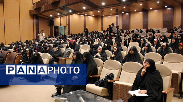 همایش فعالان بسیج دانش‌آموزی مدارس دخترانه قم 