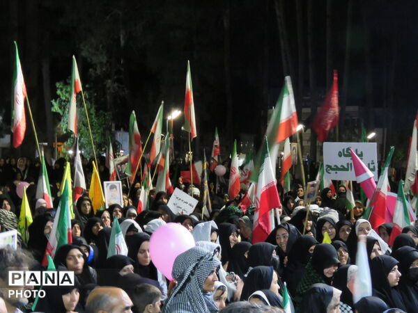 رژه دختران جان فدا همزمان با سراسر کشور در شهرستان خلیل آباد 