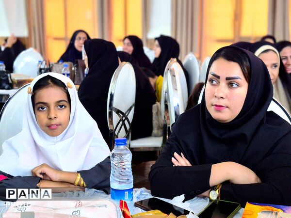 مراسم تجلیل و تقدیر از فرهنگیان در عنبرآباد