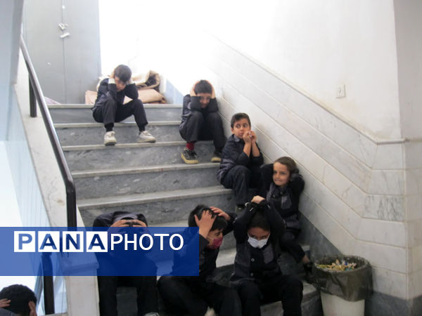 اجرای مانور زلزله در دبستان سمیه قم