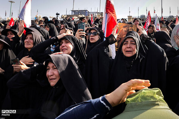 وداع با پیکر مطهر امام شهید امت در مصلای امام خمینی(ره)