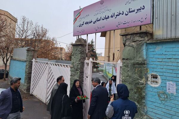  آیین افتتاح جشنواره ماها و ایران‌مون در دبیرستان خدیجه کبری پردیس 