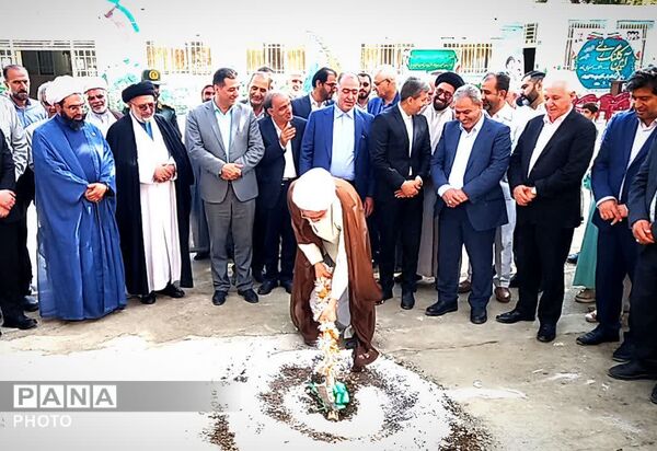 آیین کلنگ‌زنی مدرسه ۹ کلاسه انقلاب اسلامی فلاورجان