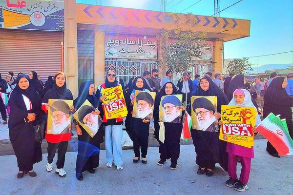 حضور پرشور دانش‌آموزان و فرهنگیان در راهپیمایی روز دانش‌ آموز در باشت 