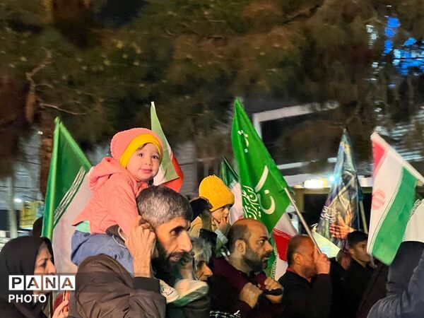 حضور باشکوه مردم کرج در شب بیست و هفتم