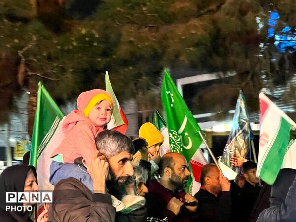 حضور باشکوه مردم کرج در شب بیست و هفتم