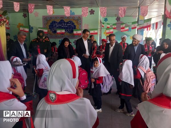 آغاز سال تحصیلی کلاس‌ اولی‌ ها با جشن شکوفه‌ ها در مدرسه شهید آوینی