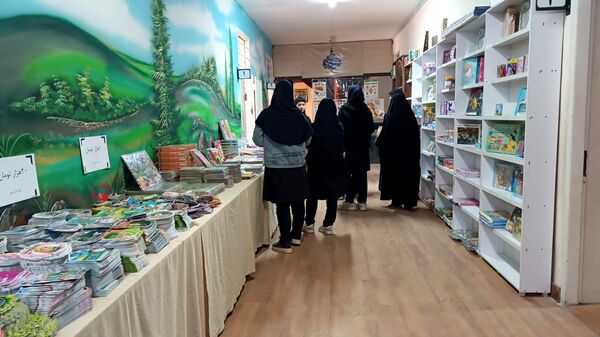 نمایشگاه کتاب در کانون فرهنگی تربیتی ولی عصر(عج) 