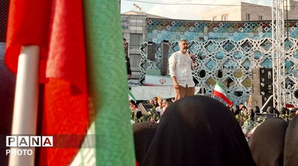 تجدید بیعت میلیونی مردم با رهبری در جشنی باشکوه به مناسبت عید غدیر