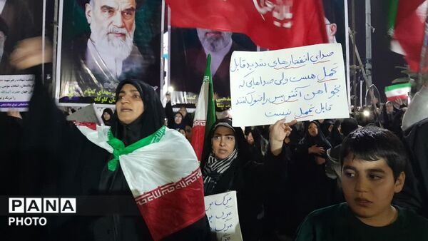 اجتماع مردمی حامیان انقلاب اسلامی در گلوگاه