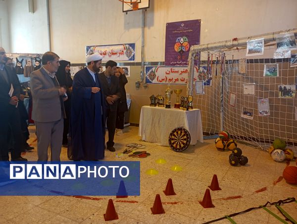 افتتاح نمایشگاه آثار هنری دانش‌آموزان دبیرستان‌های تیتکانلو و مایوان