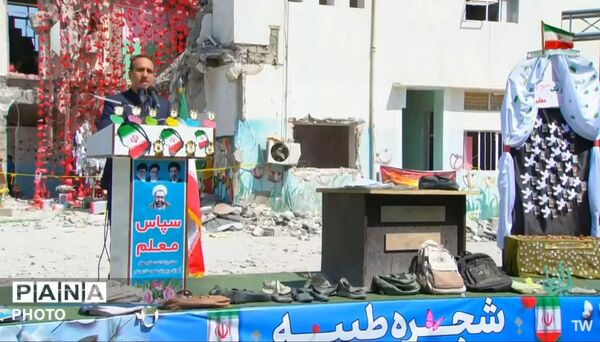 زنگ سپاس معلم همزمان با سراسر کشور در مدرسه شجره طیبه میناب