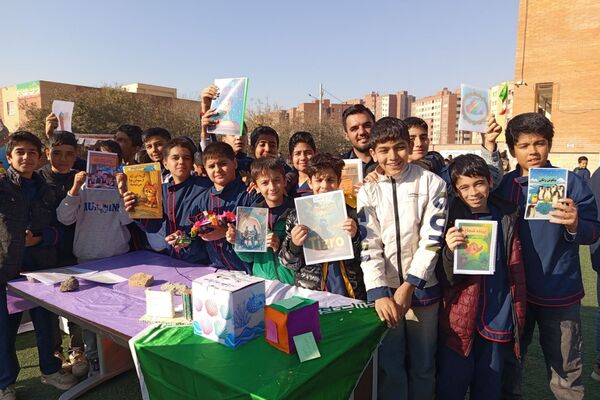  برپایی نمایشگاه  آثار دانش‌آموزان در مدرسه غیاث‌الدین جمشید کاشانی ملارد 