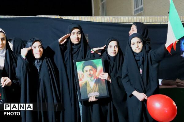 برپایی موکب امام رضا(ع) یاد بود شهدای دانش آموز در یزد