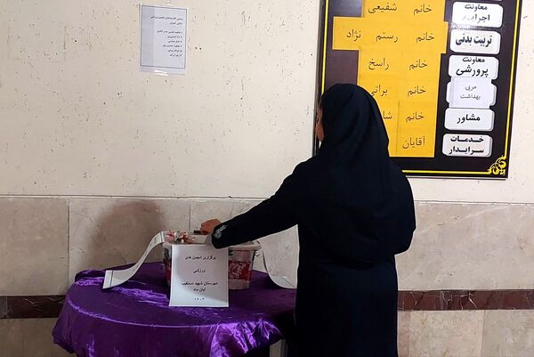  انتخابات انجمن ورزشی دبیرستان شهید محمد تقی دستغیب