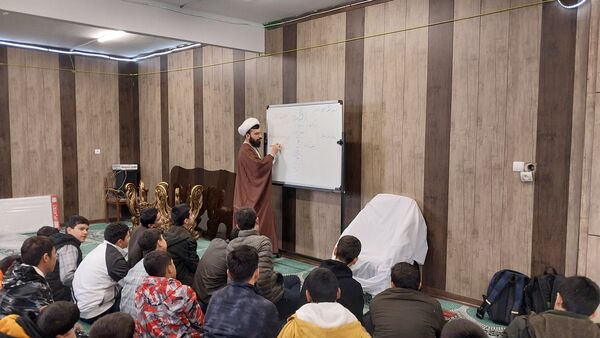 برپایی موکب در دبیرستان شهید بابایی به مناسبت بعث پیامبر‌(ص)