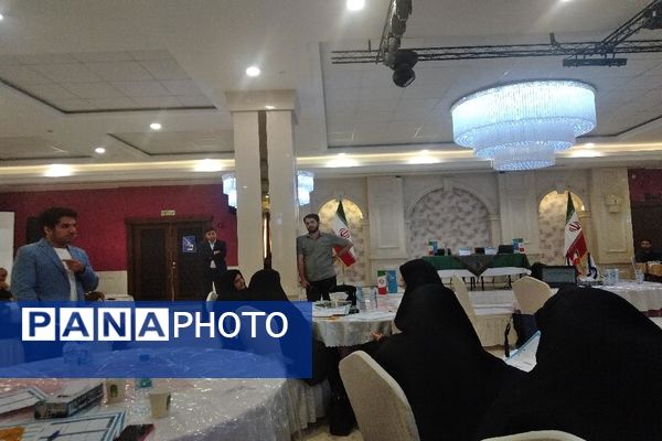 دوره و کارگاه تعاملی مربی، راهبر نسل جدید در مشهد