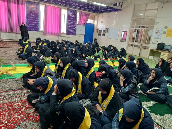 محفل انس با قرآن کریم  در دبیرستان شاهد یاس نبی «س»