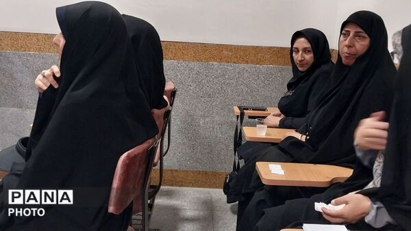 کارگاه آموزشی خودشناسی در دبیرستان آرمینه مصلی‌نژاد