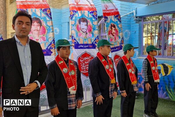 کنگره ملی ۳۰۰۰ شهید شهرستان ری با حضور پیشتازان سازمان دانش‌آموزی در دبستان قلنبر