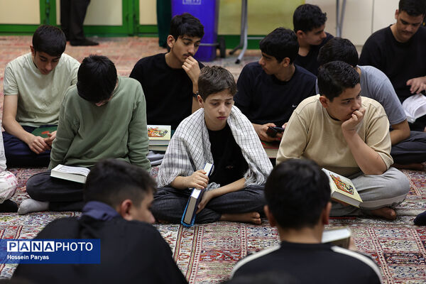 اعتکاف دانش‌آموزی در مسجد جامع امام جعفر صادق(ع) اقدسیه