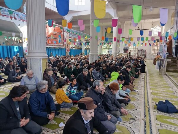 برپایی میز خدمت مشاوره در مصلی نماز جمعه آشخانه