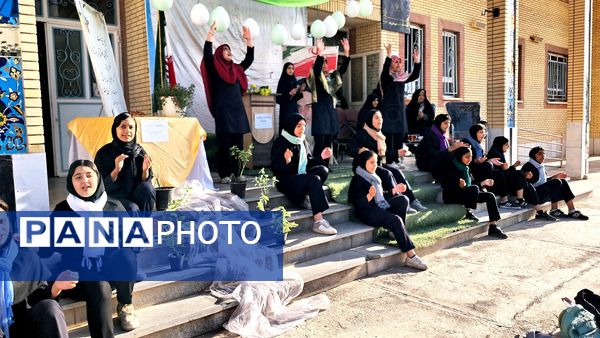 جشن میلاد حضرت زینب در دبیرستان حضرت زینب 