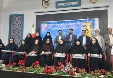 زنگ سپاس ازمعلم همزمان با تجلیل از برترین پژوهشگران و فعالین آموزشی و تربیتی ناحیه۴ 