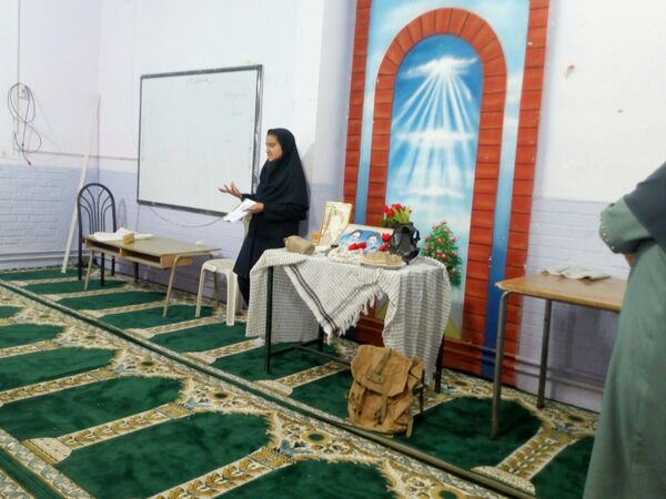 خوانش زندگی نامه شهدا در دبیرستان فاطمیه